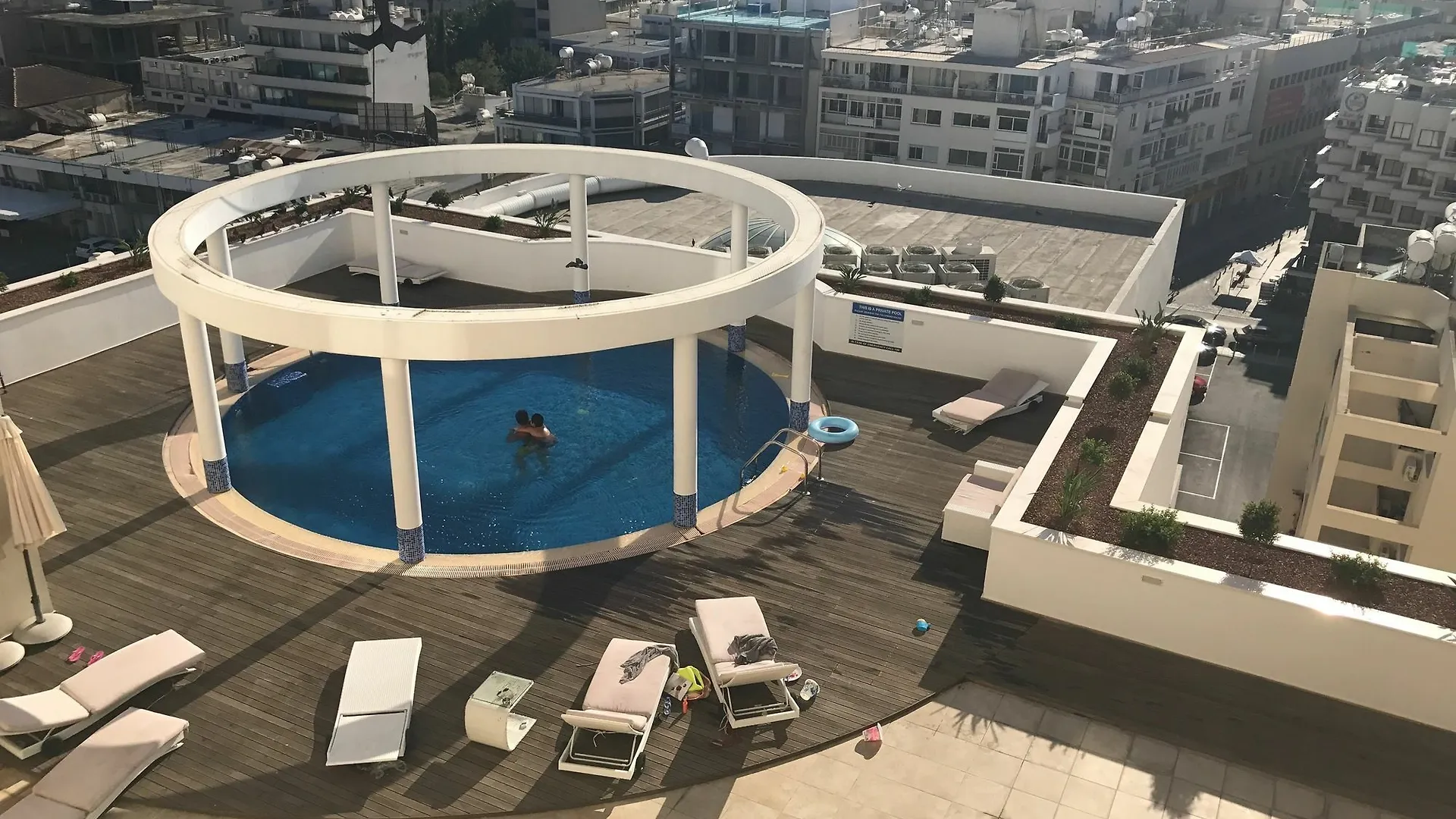 לרנקה Finikoudes Luxury Apartments קפריסין